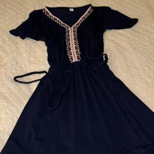 Old navy embroidery dress